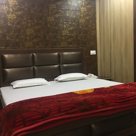 Oyo 12976 Hotel New Fiza Dżammu Zewnętrze zdjęcie