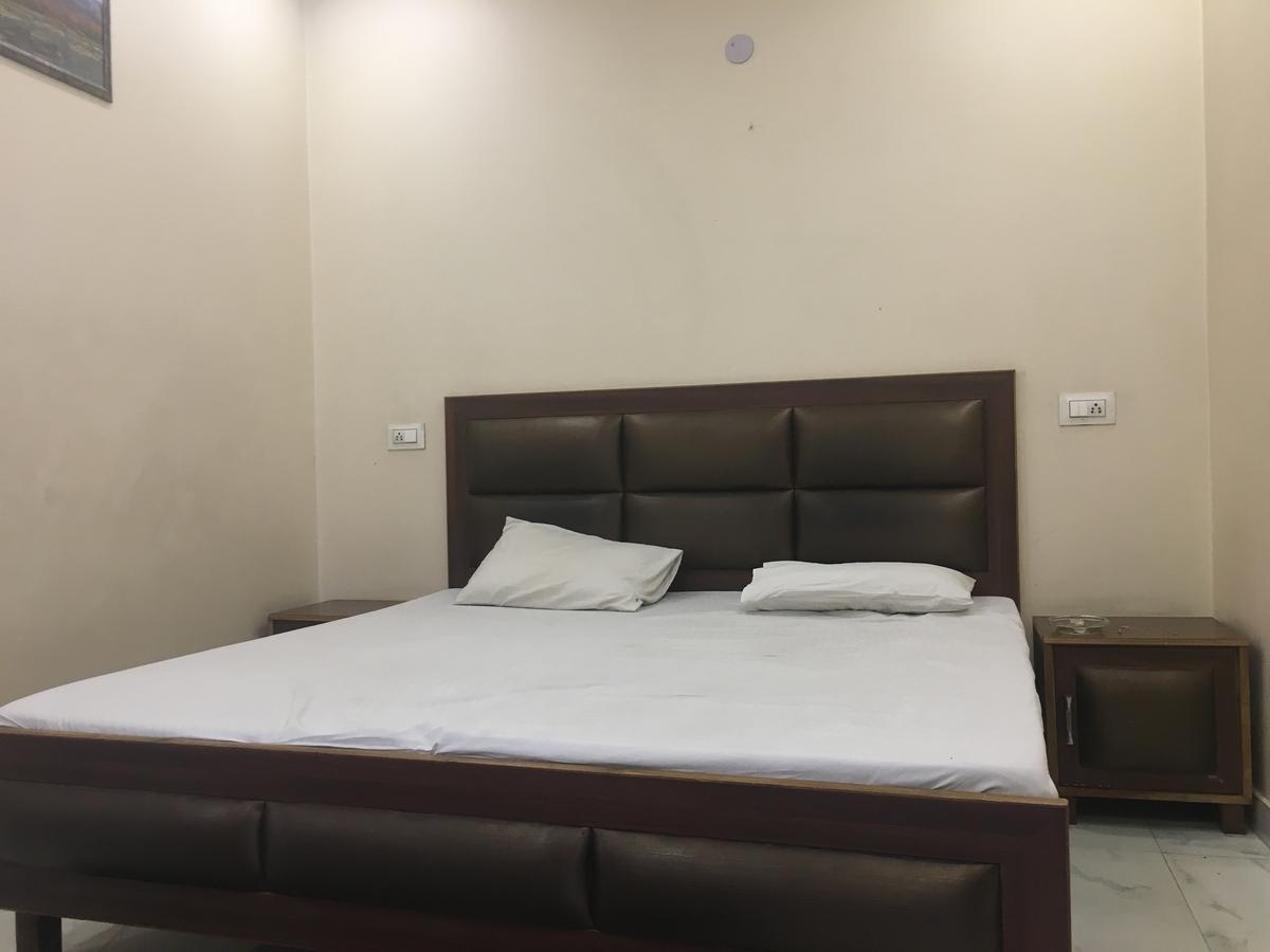 Oyo 12976 Hotel New Fiza Dżammu Zewnętrze zdjęcie