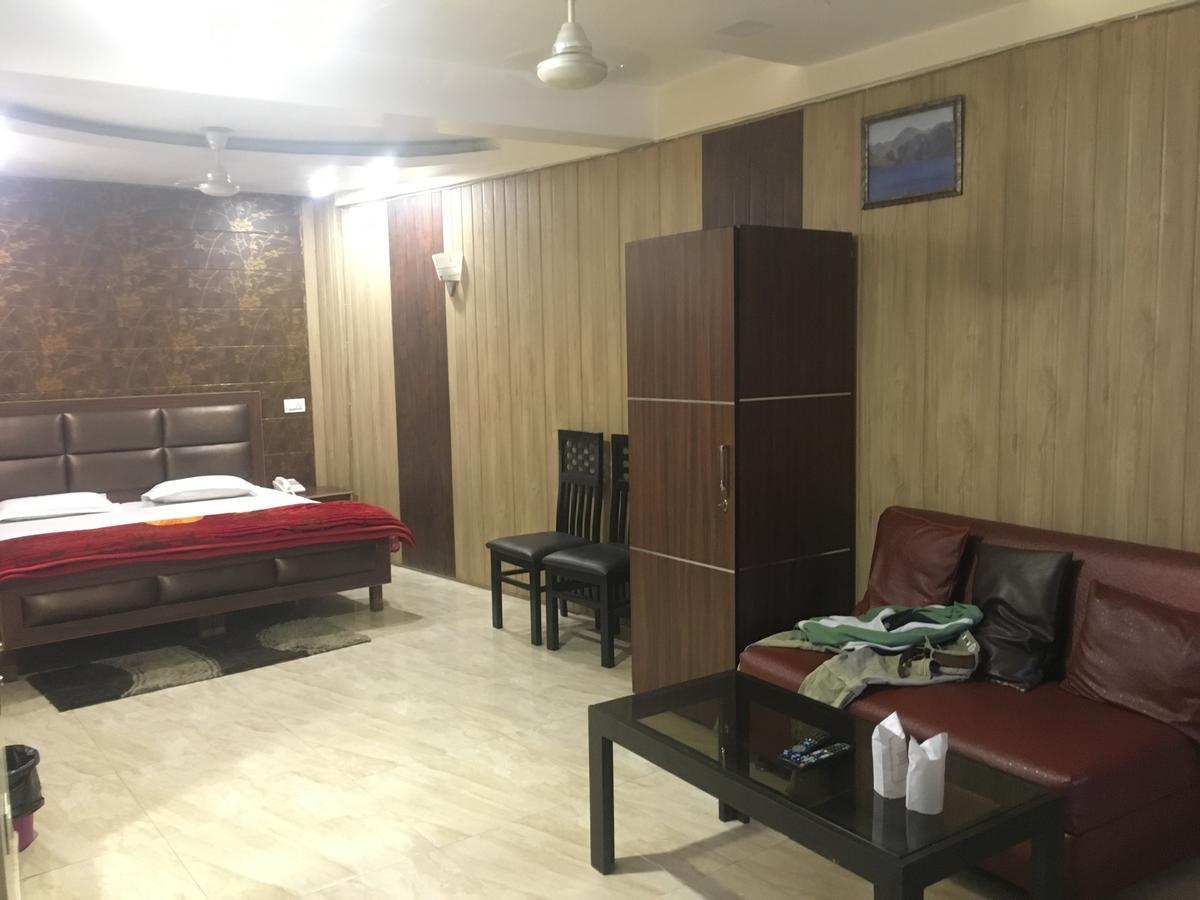 Oyo 12976 Hotel New Fiza Dżammu Zewnętrze zdjęcie