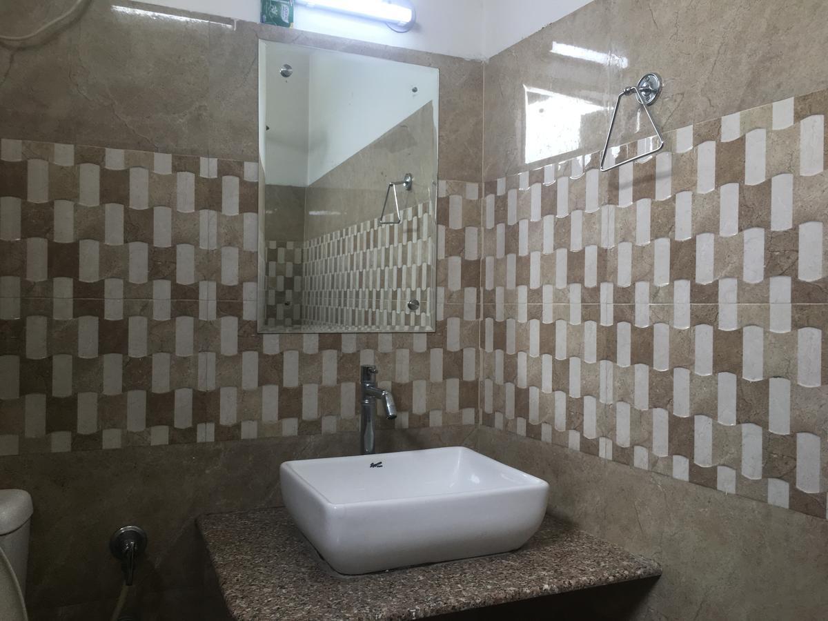 Oyo 12976 Hotel New Fiza Dżammu Zewnętrze zdjęcie